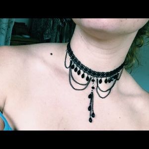 Laced choker necklace with beads black